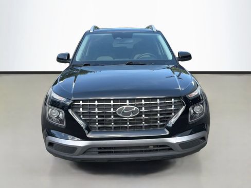 Used 2024 Hyundai Venue SEL FWD image 2