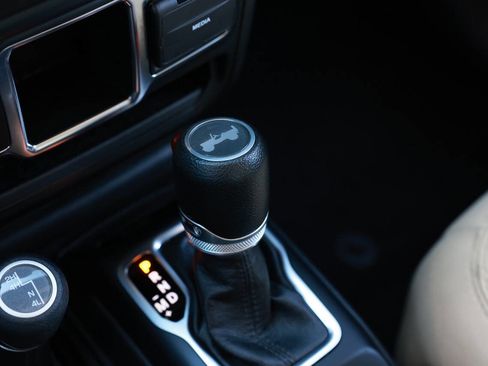 Used 2021 Jeep Wrangler Sport AWD/4WD image 22