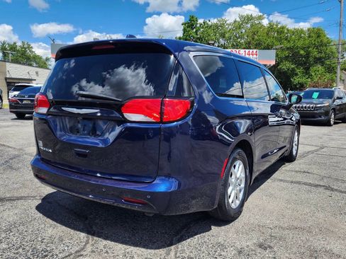 Used 2017 Chrysler Pacifica Touring FWD image 7