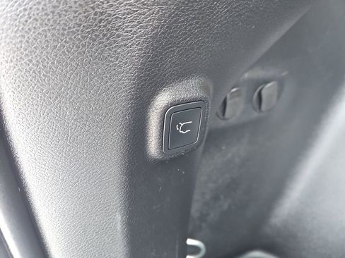 Used 2020 Jeep Cherokee Limited image 24