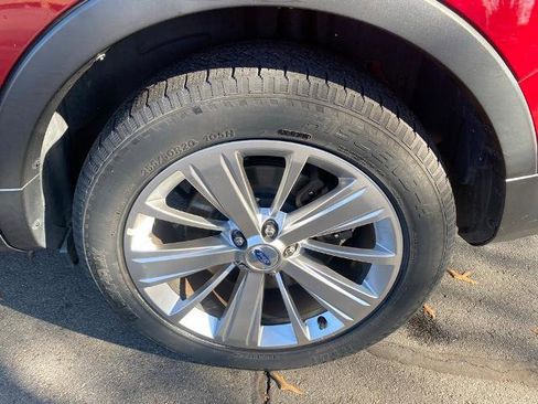 Certified 2019 Ford Explorer Limited w/ Class III Trailer Tow Package image 33