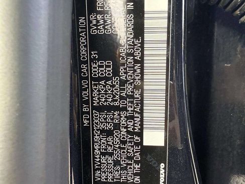 Used 2017 Volvo XC60 T6 Inscription w/ Climate Package image 22