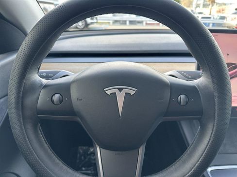 Used 2022 Tesla Model Y Long Range image 22