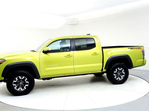 Used 2023 Toyota Tacoma TRD Off-Road w/ Technology Package image 3