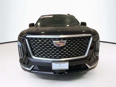 Used 2025 Cadillac Escalade ESV Premium Luxury image 2