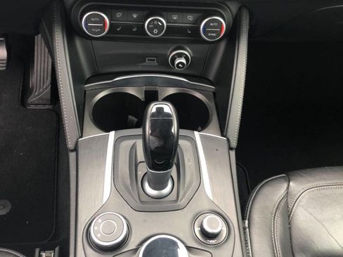 Used 2018 Alfa Romeo Stelvio AWD image 9