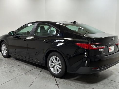 Used 2026 Toyota Camry LE w/ Convenience Package image 7