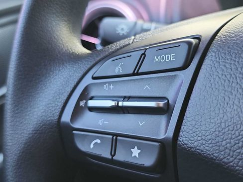 Used 2023 Hyundai Kona SE image 27