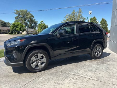 Used 2022 Toyota RAV4 LE AWD/4WD image 4