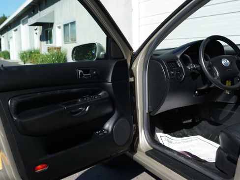 Used 2004 Volkswagen Jetta GLS image 36