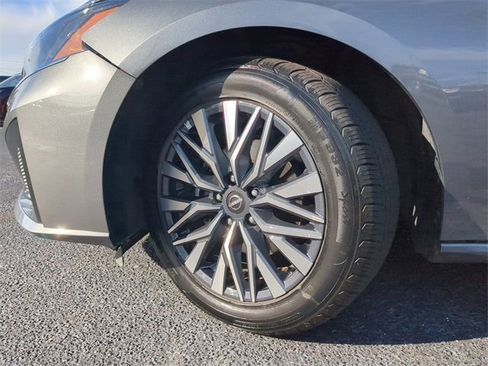 Used 2024 Nissan Altima 2.5 SV image 34