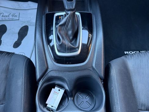 Used 2018 Nissan Rogue SV image 14