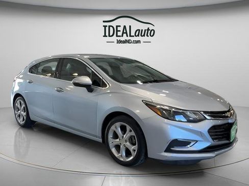 Used 2017 Chevrolet Cruze Premier w/ Enhanced Convenience Package FWD image 8