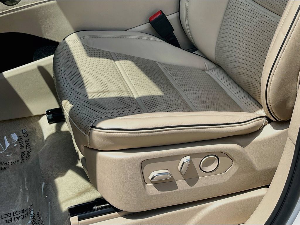 Certified 2022 Cadillac Escalade Premium Luxury w/ Performance Package AWD/4WD image 14