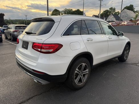 Used 2018 Mercedes-Benz GLC 300 4MATIC image 4