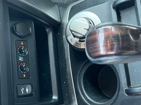 Used 2014 Toyota 4Runner Limited image 33