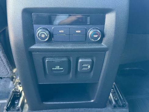 Used 2023 Chevrolet Traverse RS AWD/4WD image 24