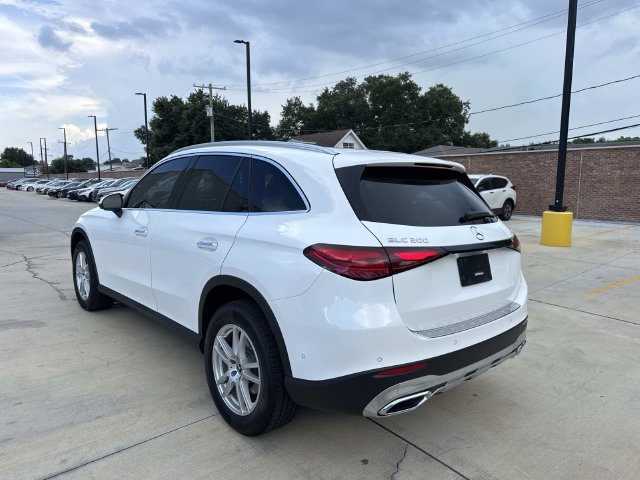 Used 2025 Mercedes-Benz GLC 300 4MATIC image 5