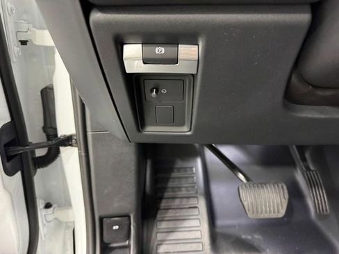 New 2026 Land Rover Defender 130 X-Dynamic SE AWD/4WD image 29