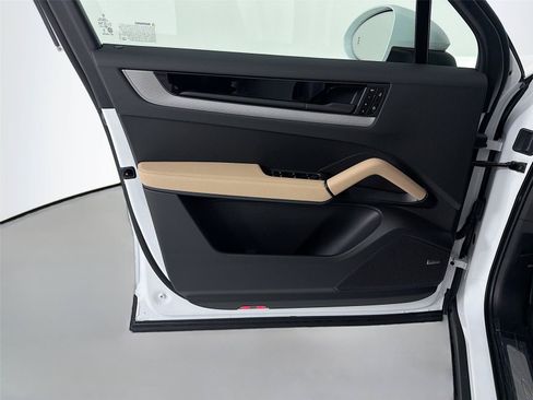 New 2026 Porsche Cayenne AWD/4WD image 6