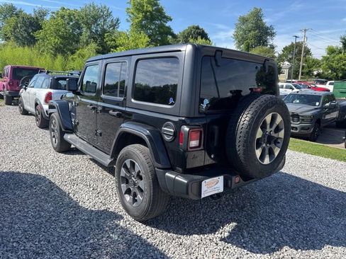 Used 2019 Jeep Wrangler Unlimited Sahara AWD/4WD image 3