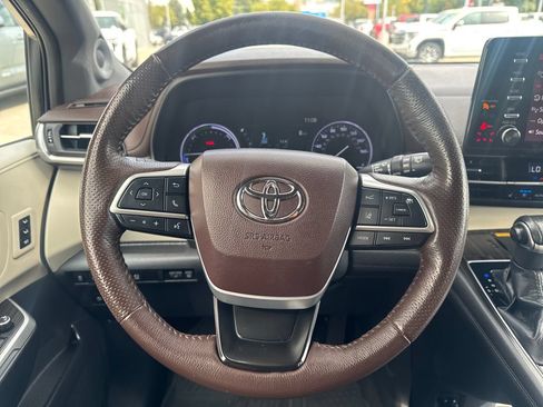 Used 2021 Toyota Sienna Platinum AWD/4WD image 15