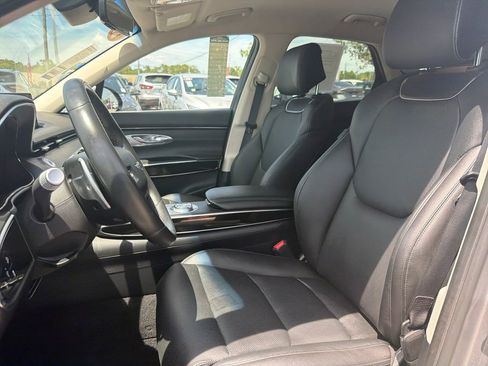 Used 2025 Genesis GV70 2.5T AWD/4WD image 17