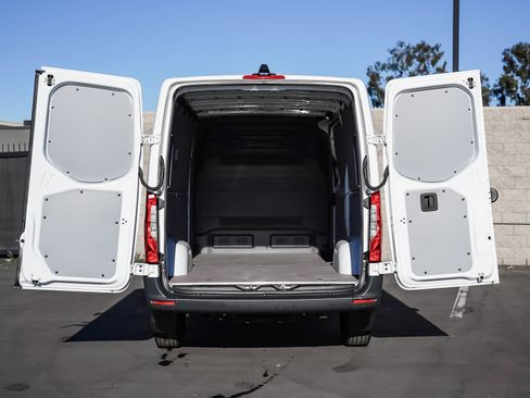 Used 2025 Mercedes-Benz Sprinter 2500 image 7