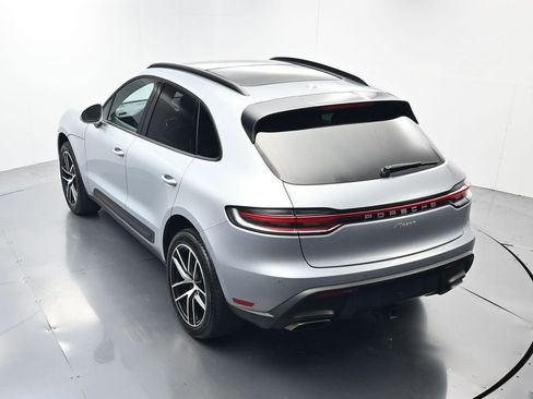 Certified 2025 Porsche Macan AWD/4WD image 37