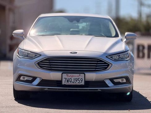 Used 2017 Ford Fusion SE w/ Equipment Group 602A FWD image 3