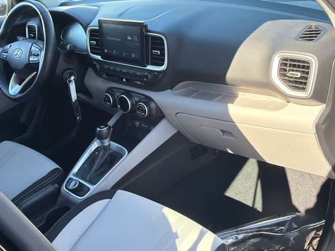 Used 2023 Hyundai Venue SEL image 13