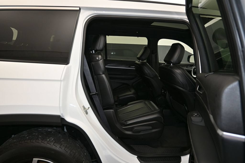 Used 2024 Jeep Grand Cherokee L Limited w/ Luxury Tech Group II AWD/4WD image 27