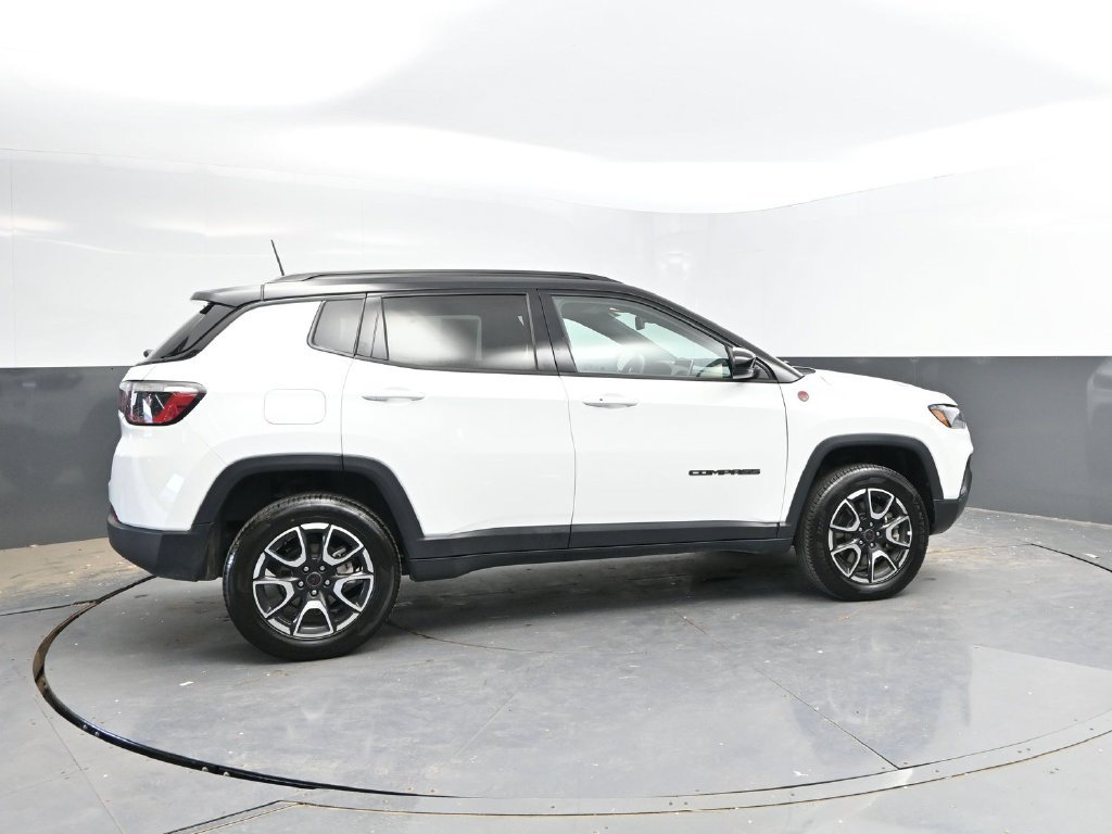 Used 2025 Jeep Compass Trailhawk AWD/4WD image 8
