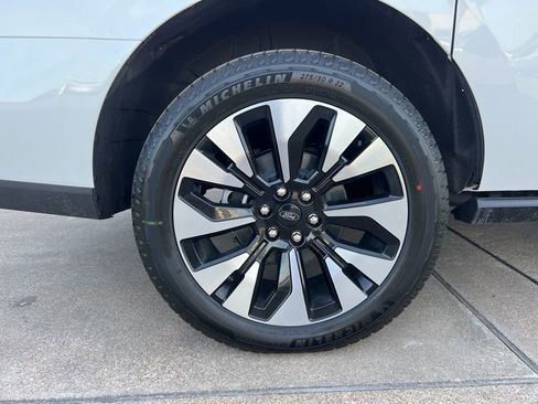 New 2026 Ford Expedition Max Platinum w/ Driver's Package image 7