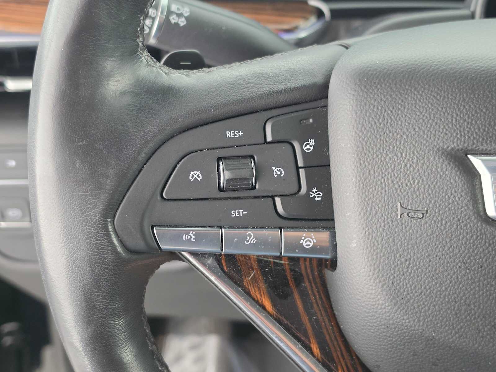 Used 2023 Cadillac Escalade Premium Luxury AWD/4WD image 32
