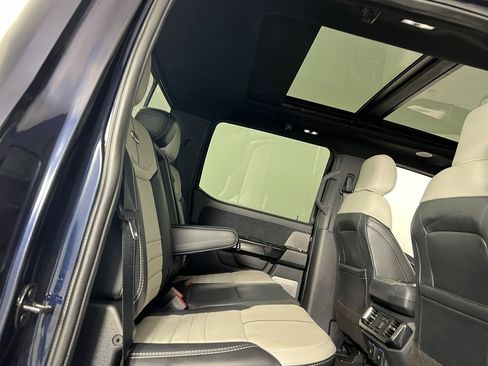 Used 2022 Ford F150 Lightning Platinum image 26