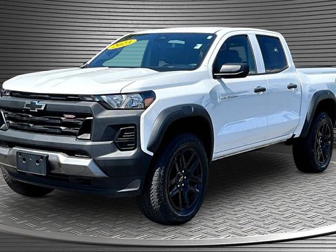 Used 2023 Chevrolet Colorado Trail Boss AWD/4WD image 3