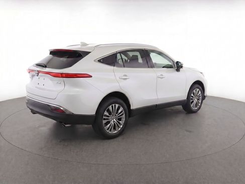 Used 2024 Toyota Venza XLE AWD/4WD image 4