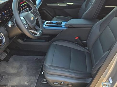 Used 2026 Chevrolet Equinox EV LT FWD image 13