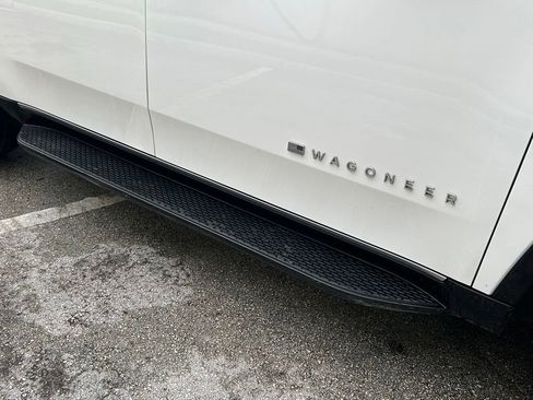 Used 2024 Jeep Wagoneer Series II w/ Flexible Seating Group image 31