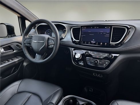 Used 2024 Chrysler Pacifica Limited FWD image 7