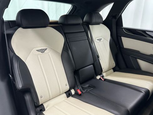 Used 2023 Bentley Bentayga AWD/4WD image 22
