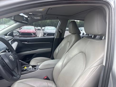 Used 2023 Toyota Camry SE w/ Audio Upgrade Package FWD image 4