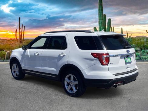 Used 2019 Ford Explorer XLT w/ Equipment Group 202A FWD image 5