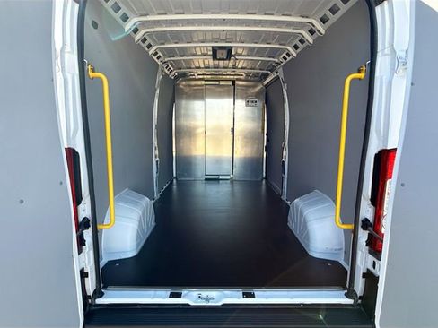 Used 2025 RAM ProMaster 2500 w/ Convenience Group image 20