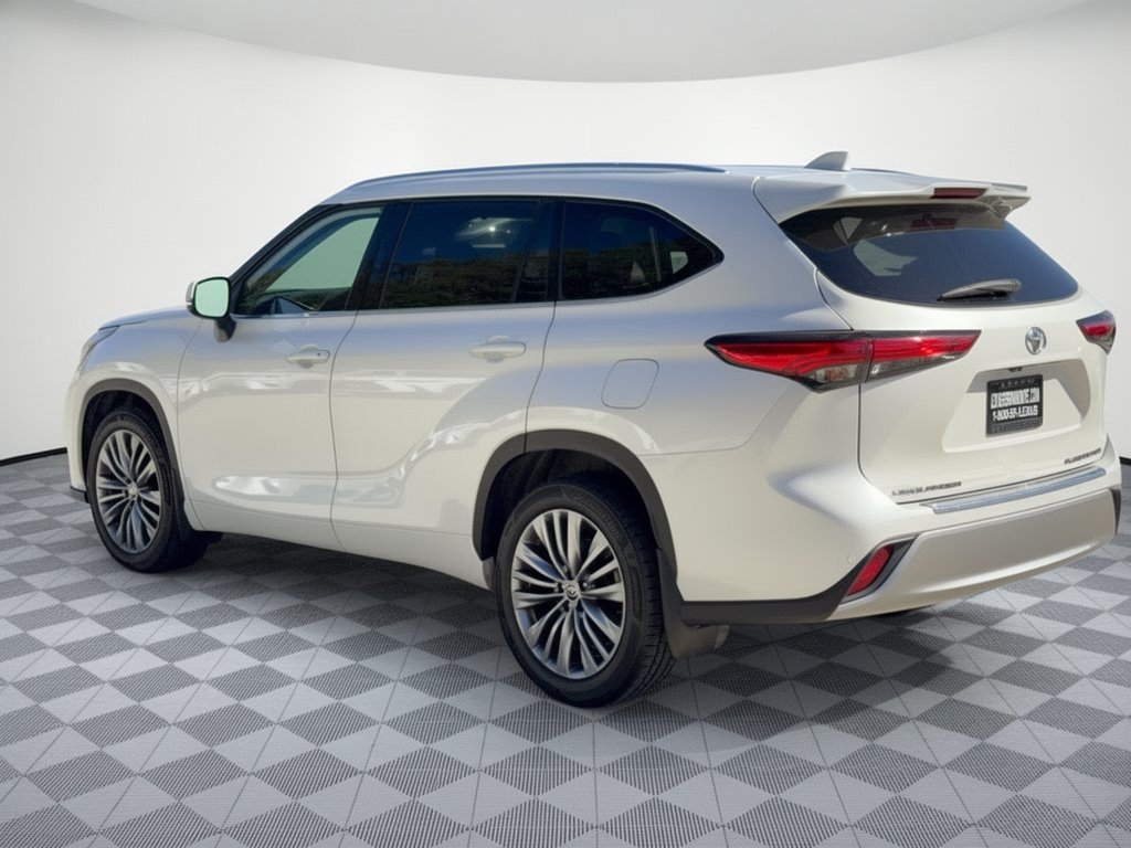 Used 2021 Toyota Highlander Platinum AWD/4WD image 3