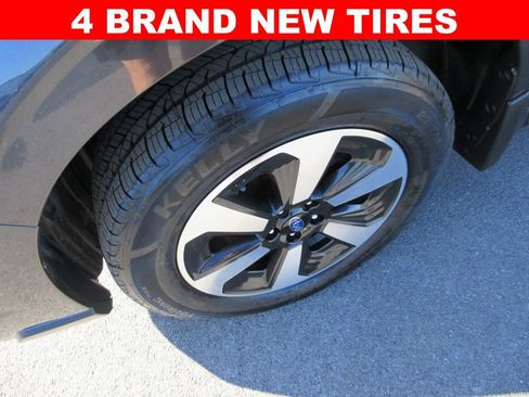 Used 2017 Subaru Forester 2.5i Limited AWD/4WD image 4