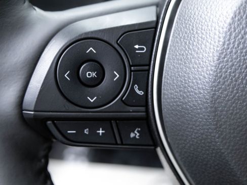 Used 2024 Toyota Corolla Cross XLE image 18