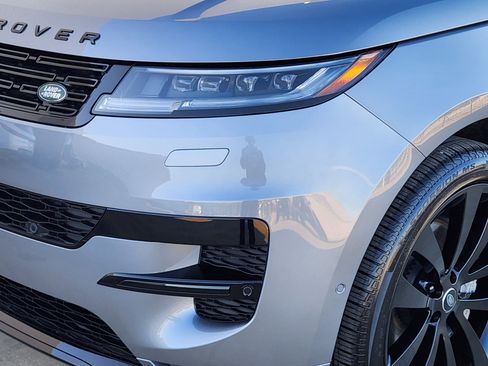 New 2025 Land Rover Range Rover Sport Dynamic SE image 9