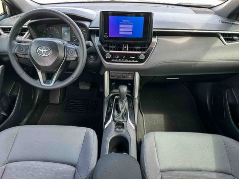 Used 2024 Toyota Corolla Cross SE image 11